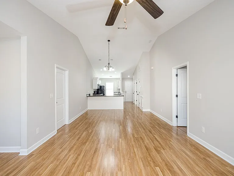 304 York Ln — Photo 16