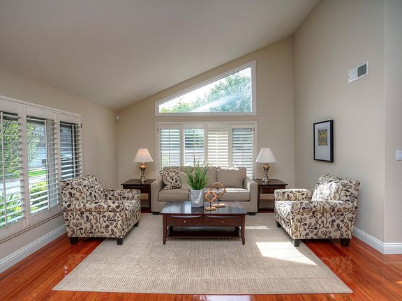 4th image of 977 De Soto Ln