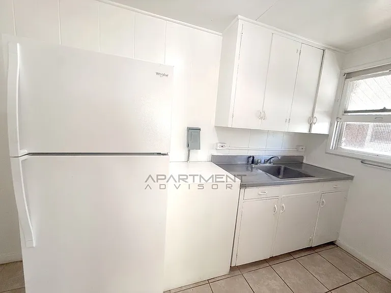 424 Olohana St — Photo 5