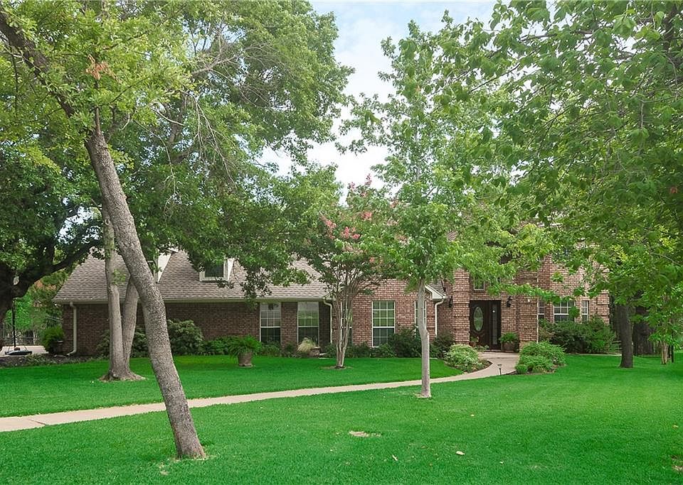 1st image of 1805 Lakeridge Dr