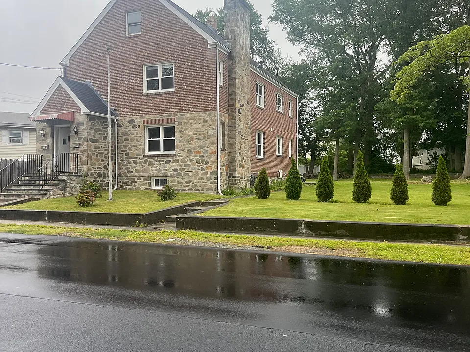 526 Franklin Ave #1