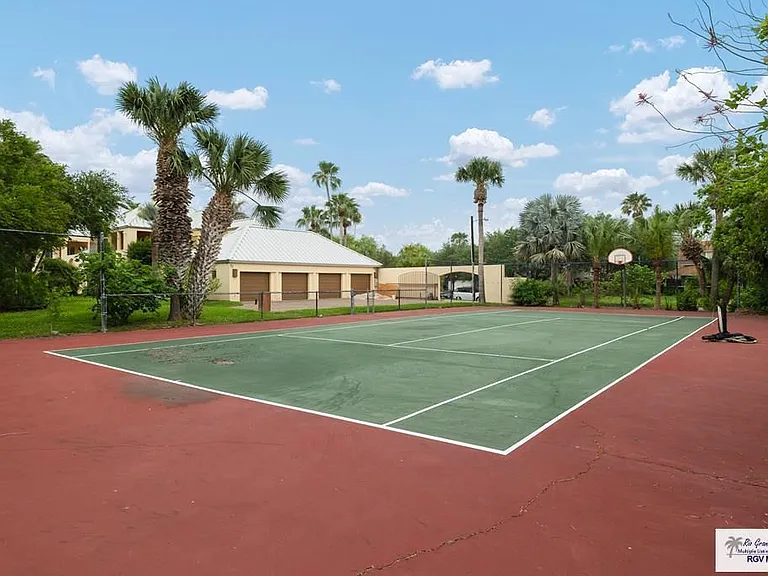 3201 Lazy Lake Dr — Photo 41