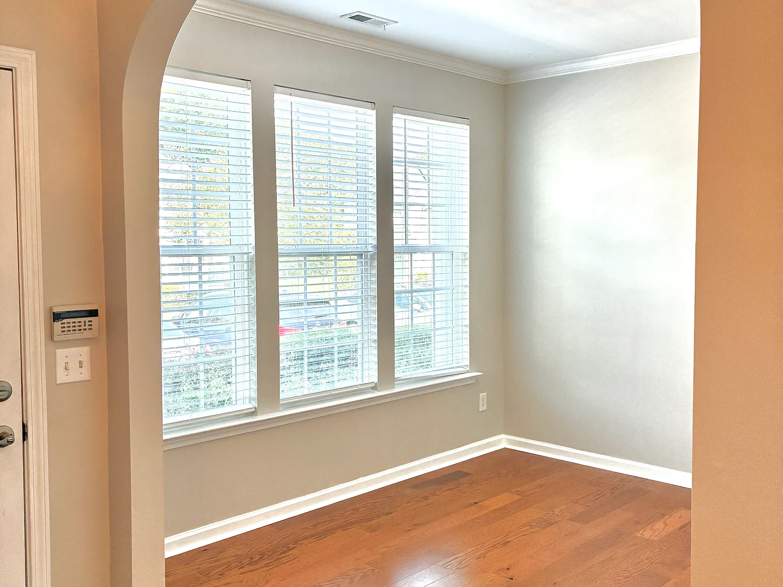 3 bed, 2.5 bath, 1458 sqft, $1,995 — Photo 3