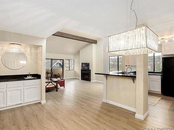 Very spacious living rooms, 1,450 square living space.
All furniture in pictures does not come with condo.