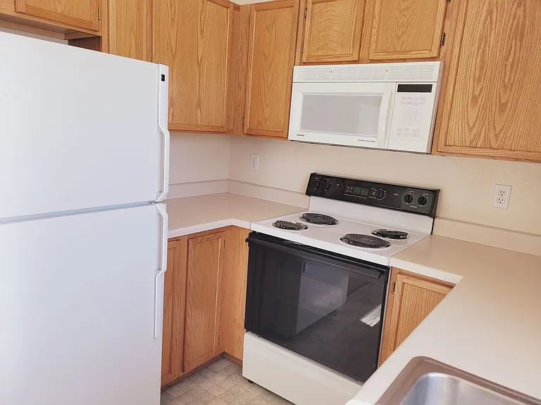 2480 Daws Dr #B — Photo 7