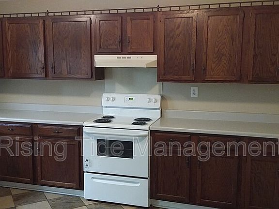 3rd image of 422 Buckingham Cir