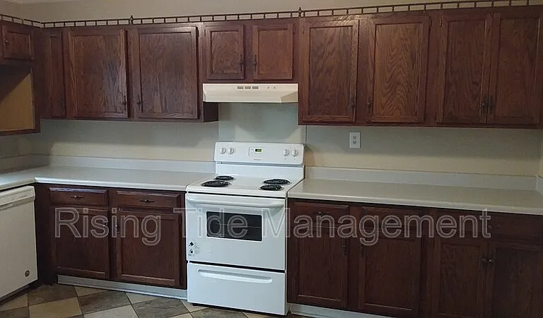 422 Buckingham Cir — Photo 3