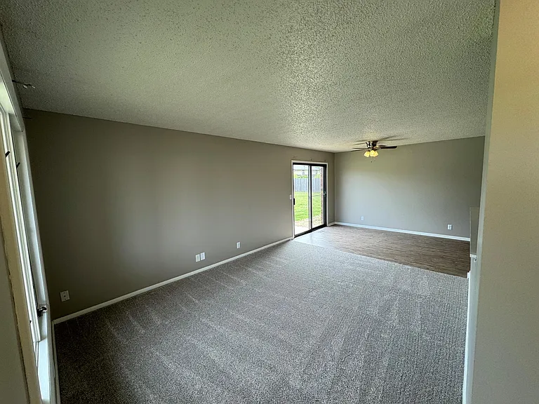 336 N Country Acres Ave — Photo 3