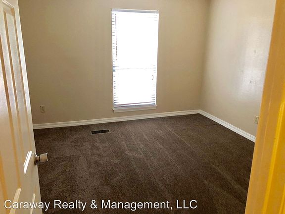 4th image of 2138 Airline Dr Unit 123