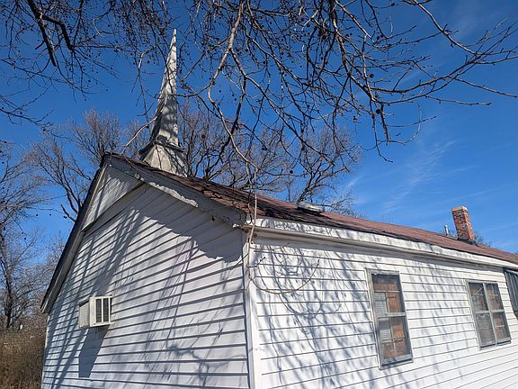 2nd image of 18 E Mitchell Rd