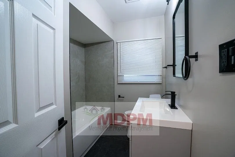 3 bed, 1648 sqft, $1,400 — Photo 2