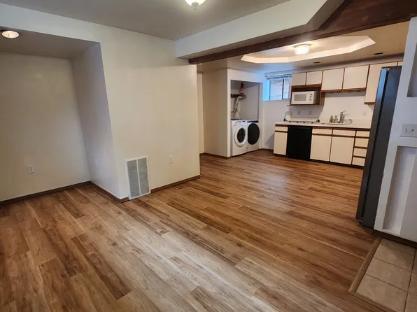 304 NE 50th St #B, Seattle, WA 98105