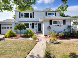 1839 Fairhaven Rd, East Meadow, NY 11554