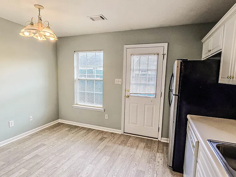 726 Creekside Dr — Photo 14