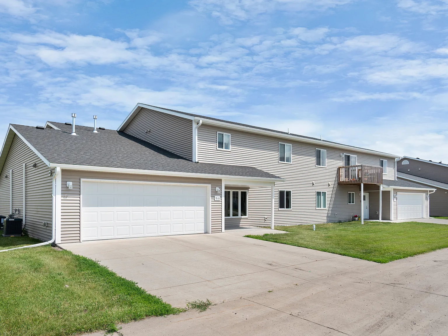 3 bed, 1240 sqft, $1,575 — Photo 1