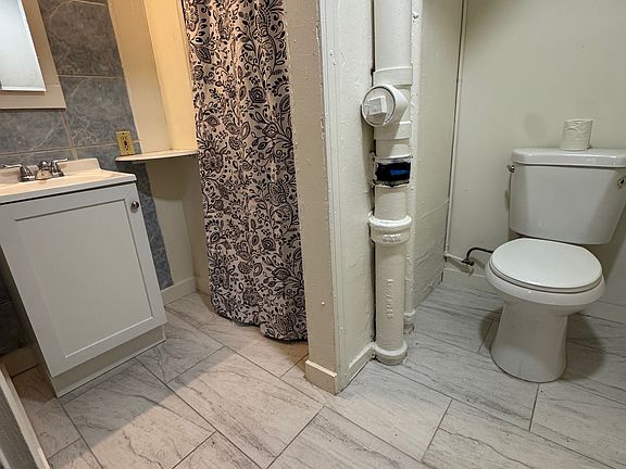 3rd image of 1616 W Windlake Ave #6