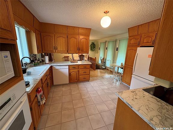 4th image of 206 March AVENUE E
