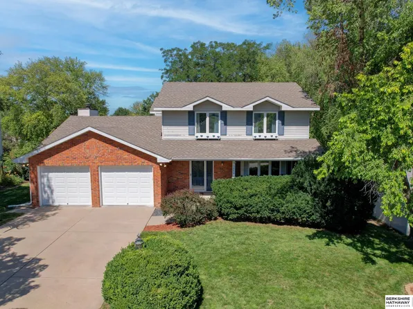 6840 Deerwood Dr, Lincoln, NE 68516