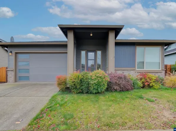 1303 Daylily St, Woodburn, OR 97071