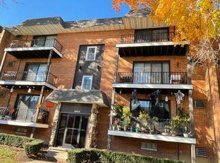 1444 Carriage Ln APT 6, Westmont, IL 60559