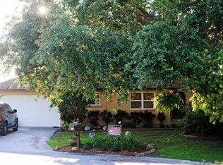 1215 76th St NW, Bradenton, FL 34209