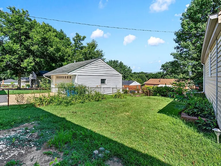 9826 Ravensbrook Dr — Photo 28