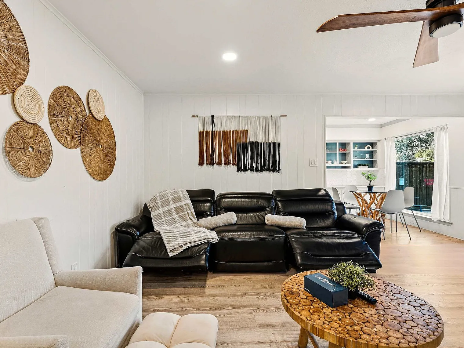 6 bed, 2.0 bath, $8,463 — Photo 4