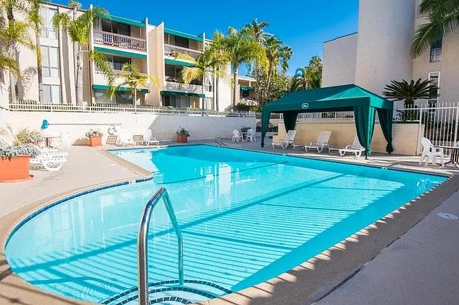 6455 La Jolla Blvd — Photo 4