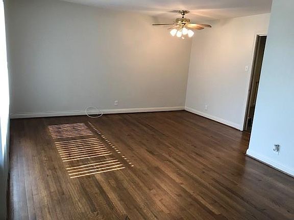 3rd image of 606 Lockwood Dr