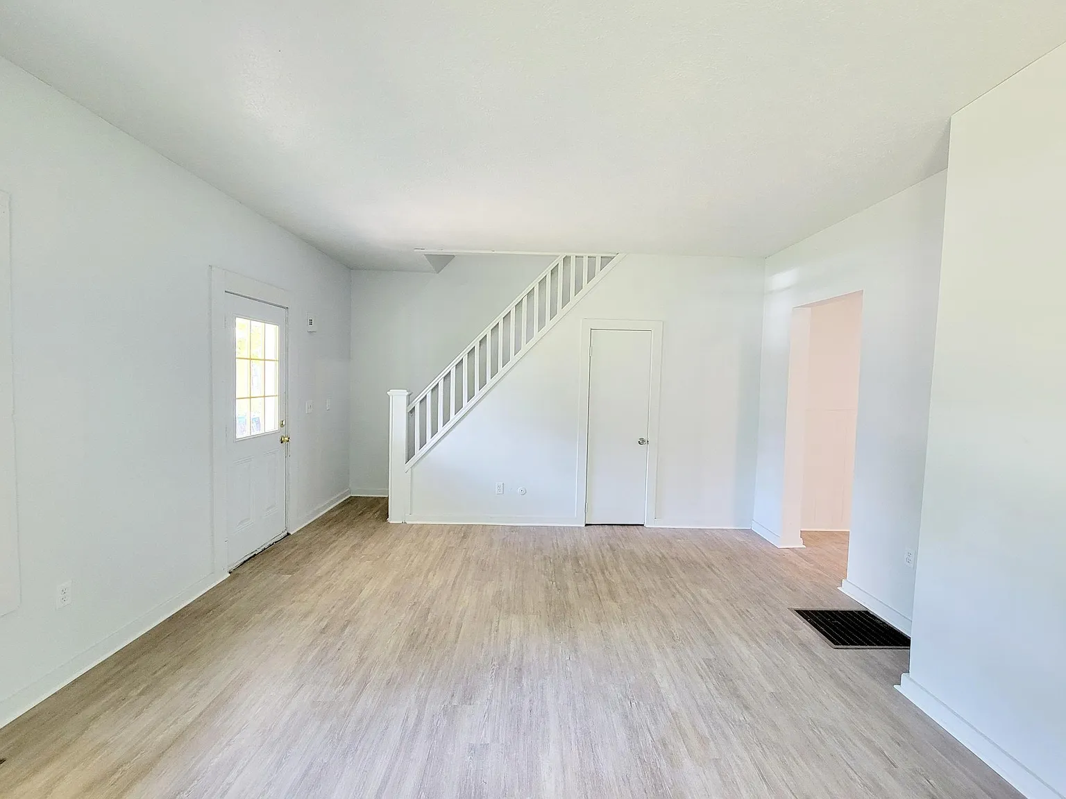 2 bed, 1.5 bath, 1980 sqft, $1,150 — Photo 1