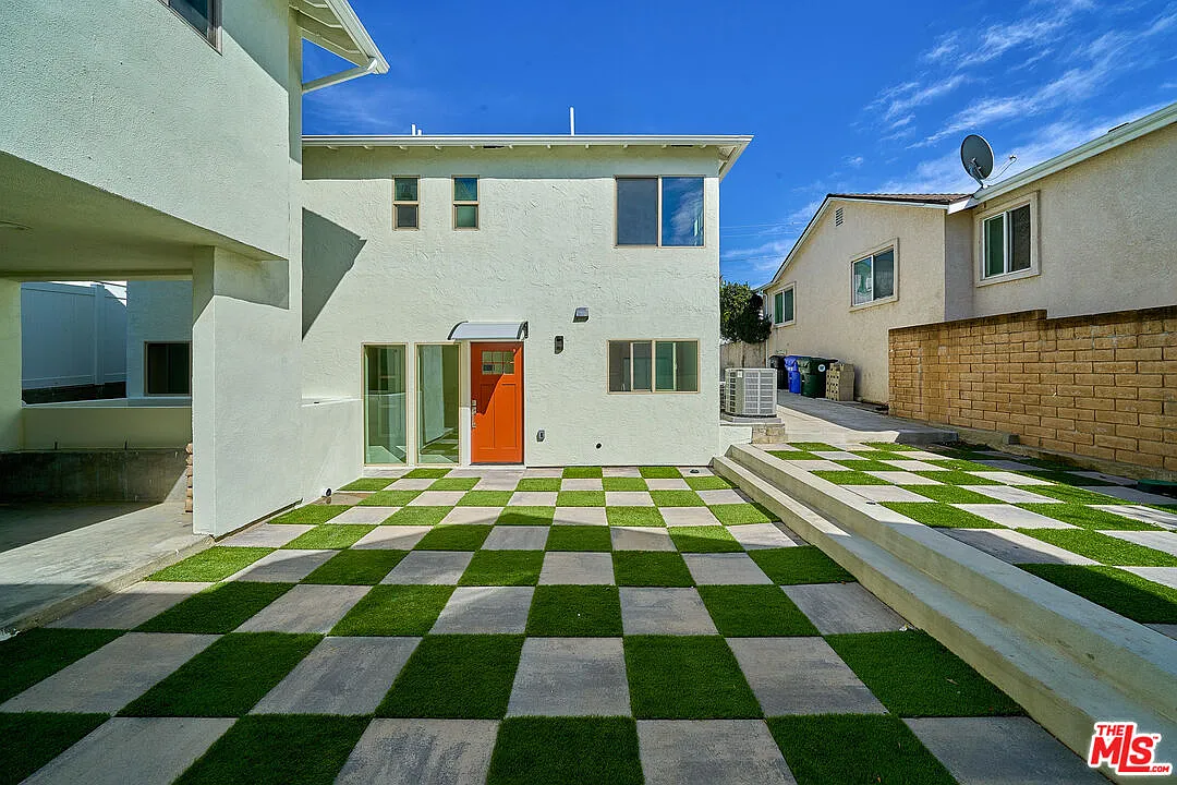 1 bed, 1.0 bath, 480 sqft, $1,800 — Photo 2