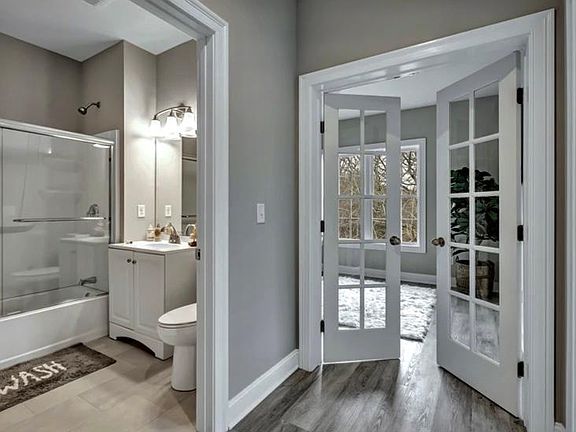 2nd image of 309 Bridgeport Ave #407