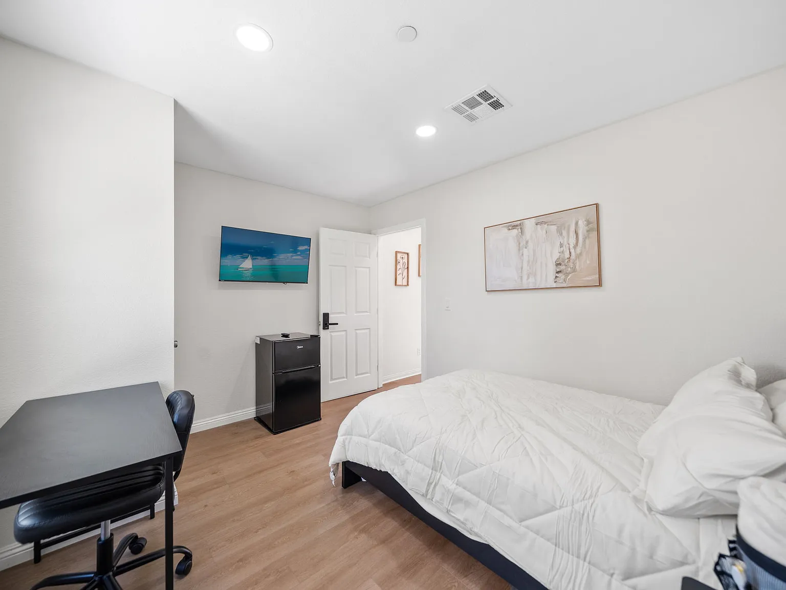 405 Willow Dr — Photo 1