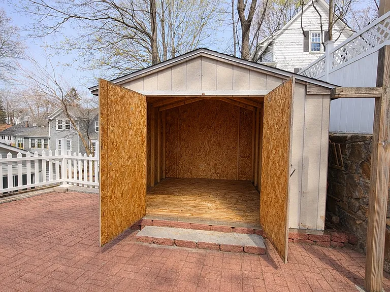 183 Forest St — Photo 16