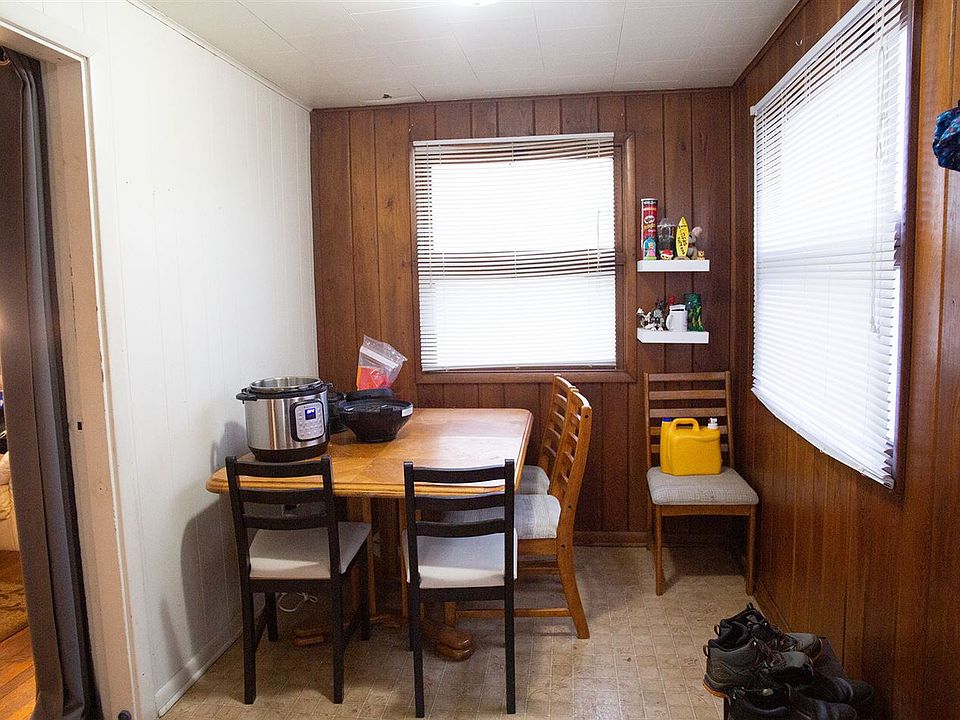 211-unit-a-dining-area