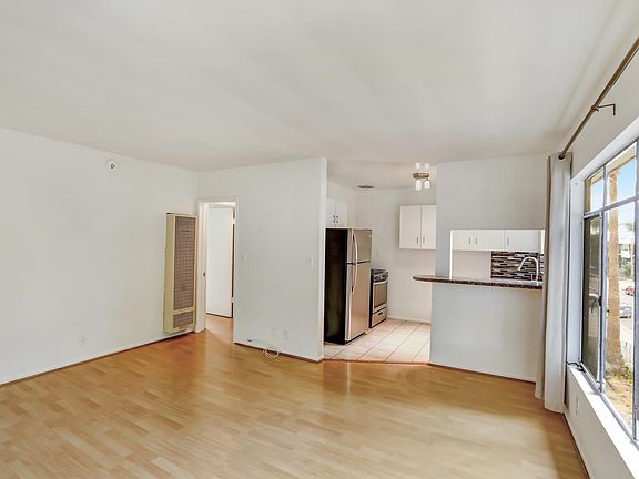 4th image of 7570 Romaine St #8