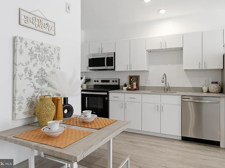 915 N Broad St #301 — Photo 13