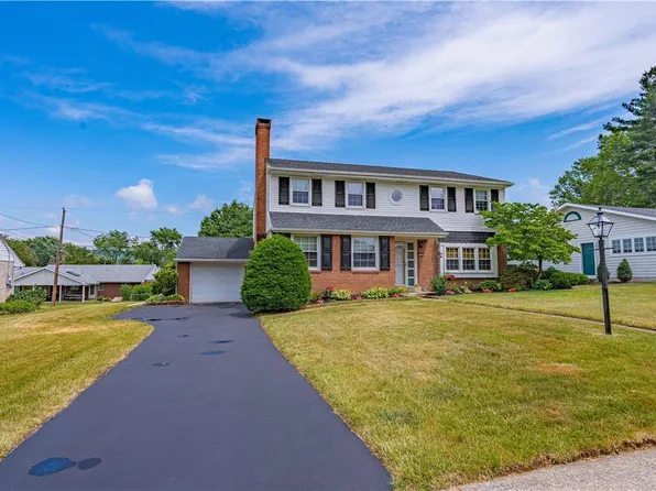360 Barrett Rd, Emmaus, PA 18049