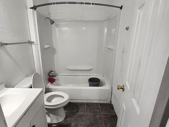 4th image of 1100 Westwood Dr