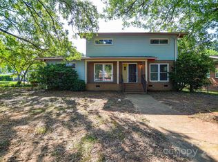 1138 White Plains Rd, Charlotte, NC 28213