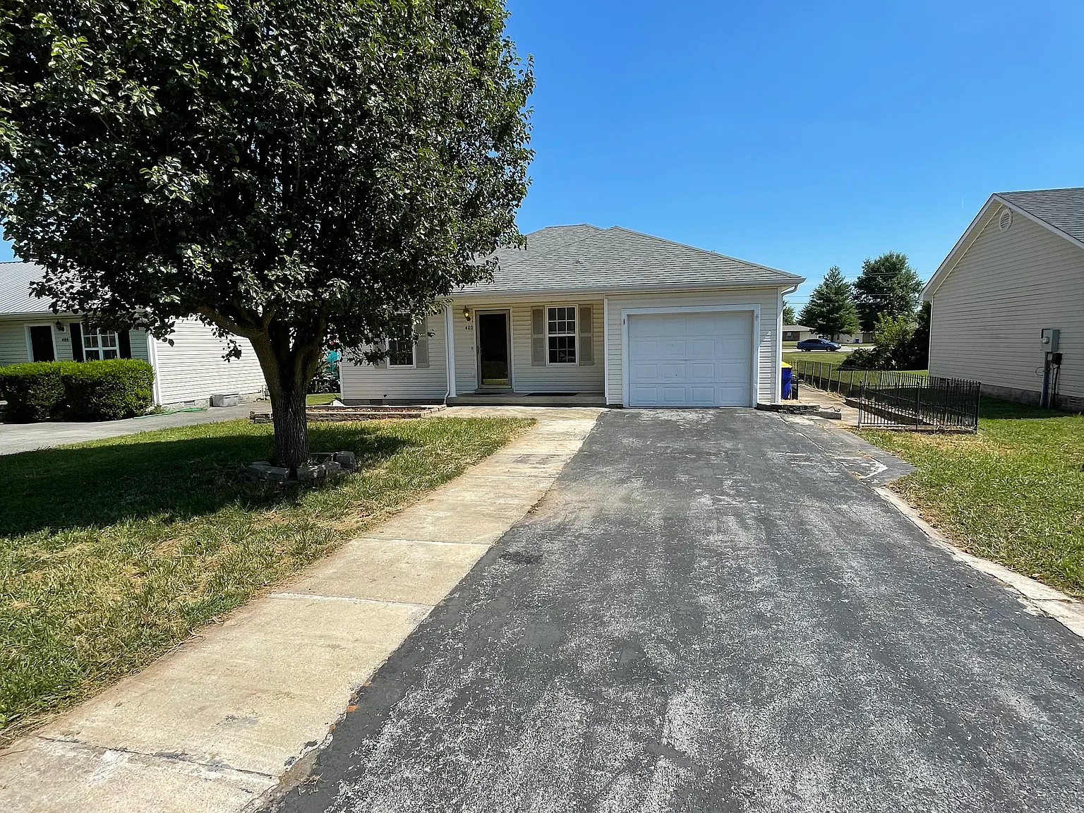 403 Moonlite Ave — Photo 2