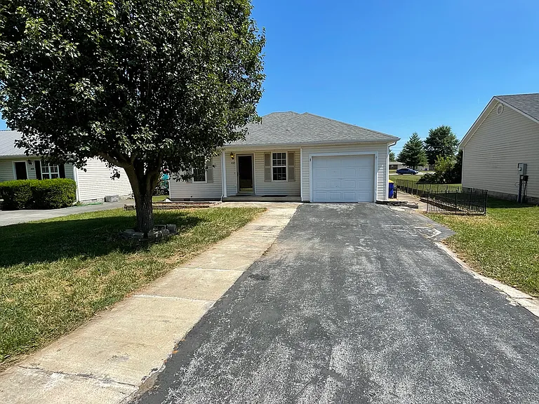 403 Moonlite Ave — Photo 2