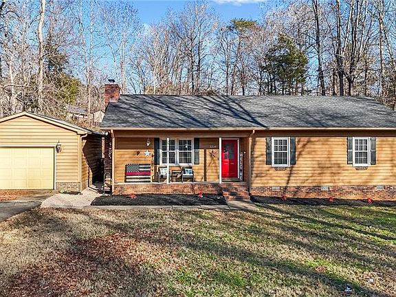 2nd image of 3220 Oakridge Dr