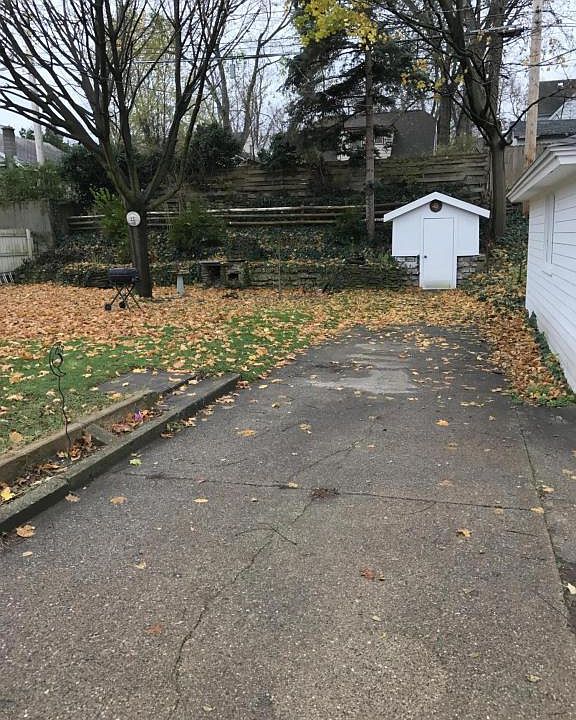 1st image of 136 E 20th St
