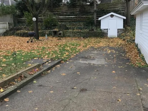 136 E 20th St, Holland, MI 49423