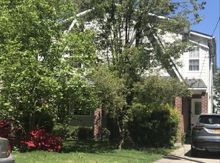 17 Mohegan Ave #A, Pt Washington, NY 11050