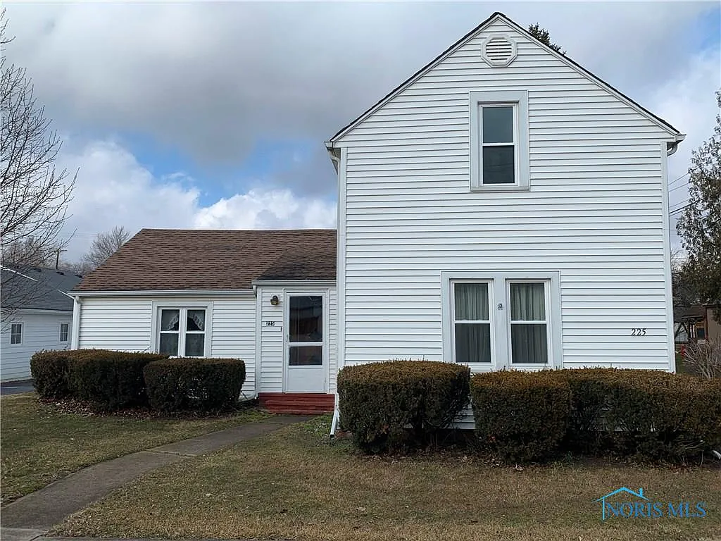 225 E Main St photo 1