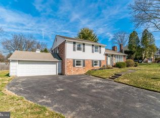 426 Brookwood Rd, Wayne, PA 19087