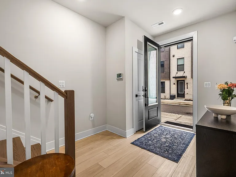 108 Glass Ln — Photo 3