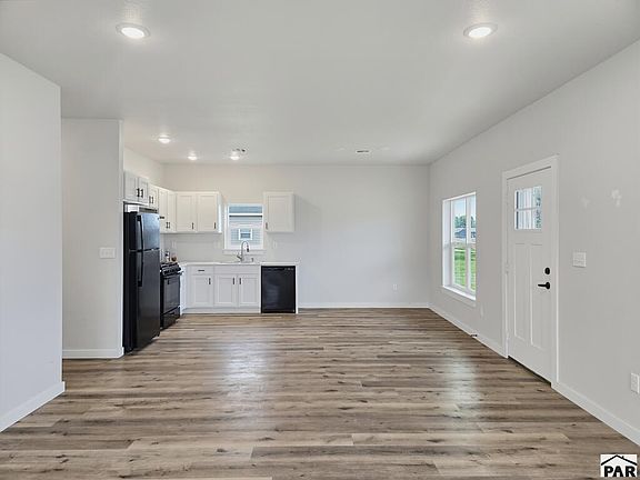 3rd image of 559 Moore Ave